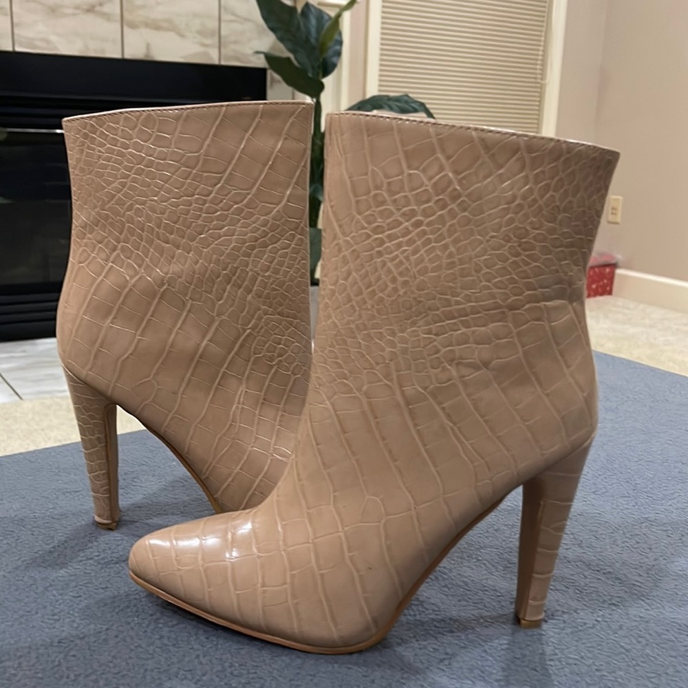 Beige Bootie size 9 never worn from Miss Lola